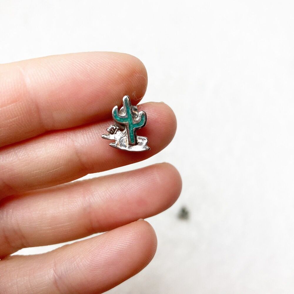 cactus stud earrings silver tone .5”
